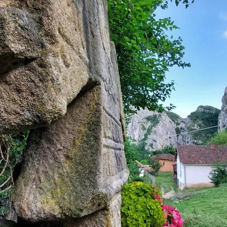 Golemi Kamik Vlasi 2 *